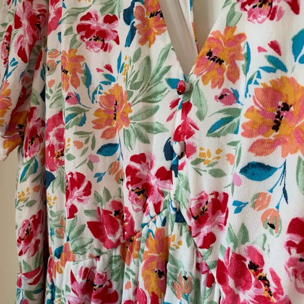 NWT TORRID Women’s‎ Ivory Ditsy Floral Gauze Button Front Tea-Length Dress Sz 2X - Picture 10 of 16